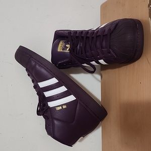 Mens Adidas Original Pro Model size 10 Plum Purple , white and gold.